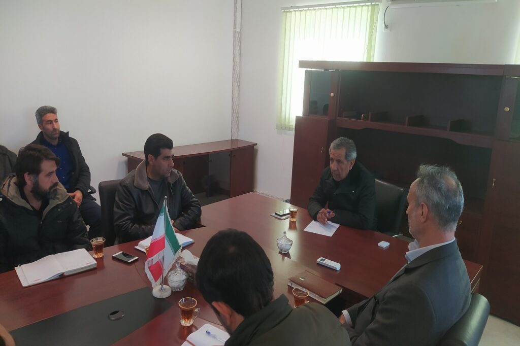 جلسه مدیرعامل محترم شرکت کشت و صنعت خوشه صبا با معاونت، مسئولین و کارشناسان واحد باغبانی و زراعت