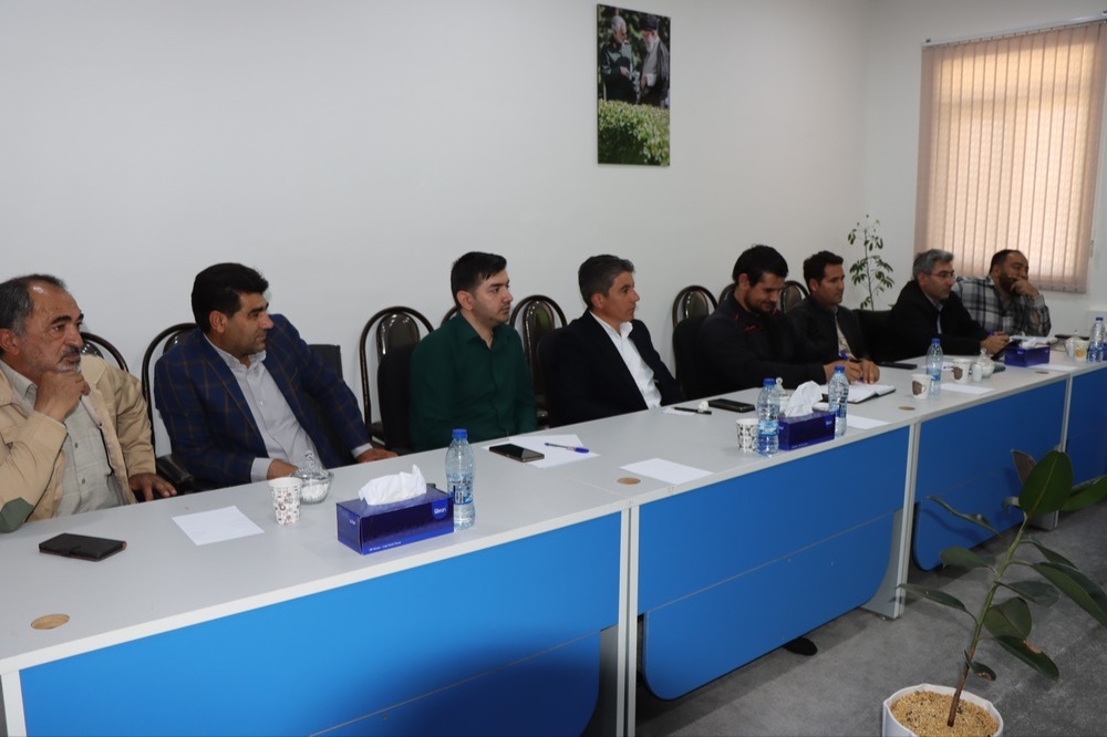 جلسه مدیرعامل با مسئولان و مدیران شرکت
